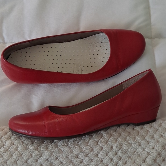 The perfect red flats - Picture 2 of 11